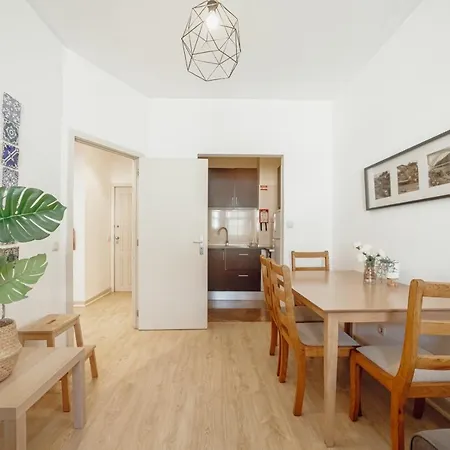 Alegria Flat Center With Elevator By Vacationy * Porto